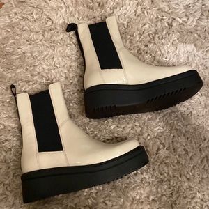 Worn ONCE!Vagabond Beige Patent Leather Tara Boots US 7/ EU 37